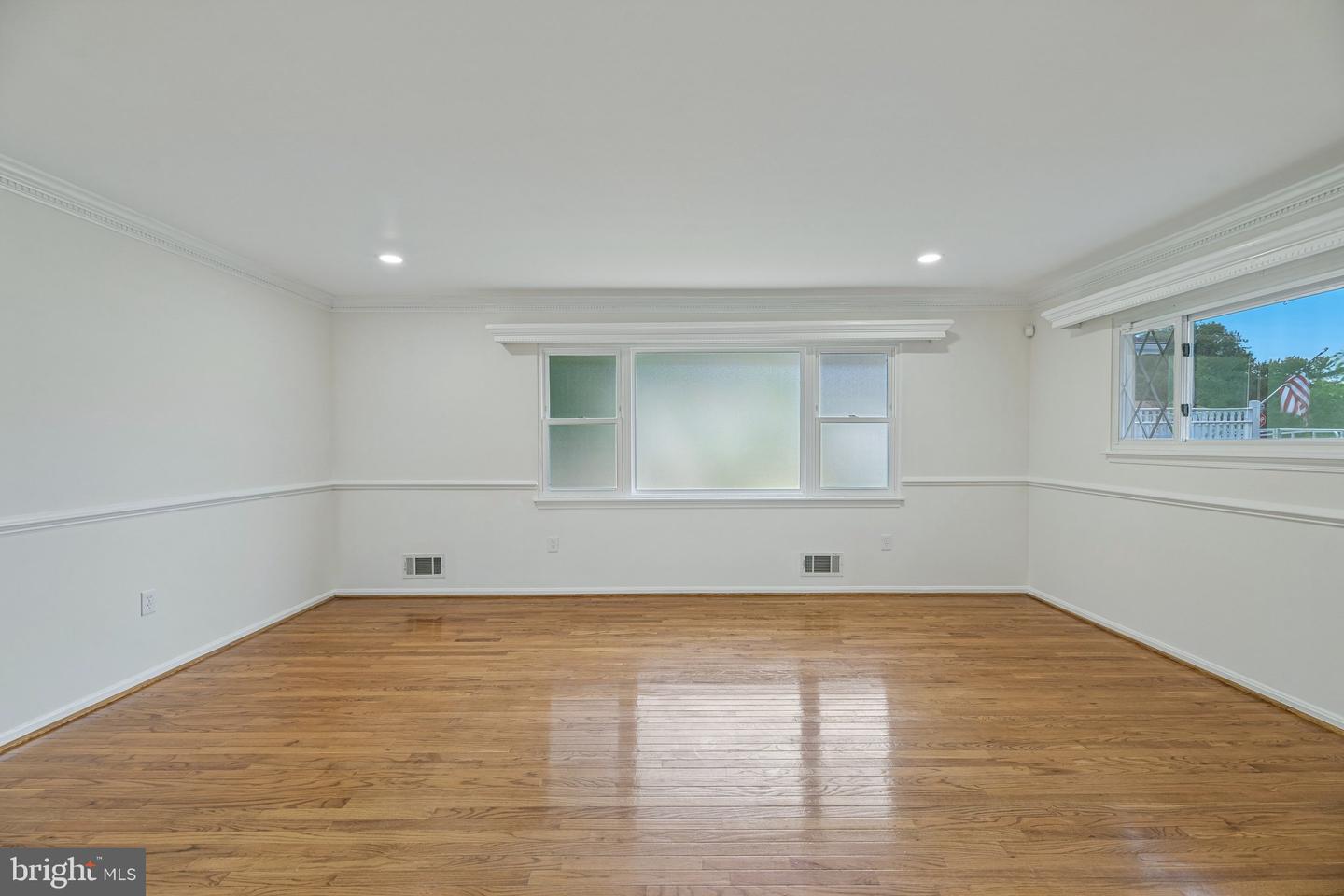 3004 Jamestown Ct Property Photo 6