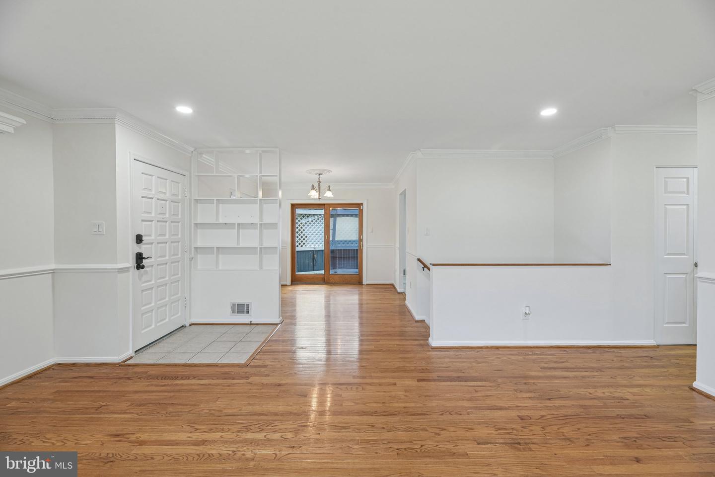 3004 Jamestown Ct Property Photo 9