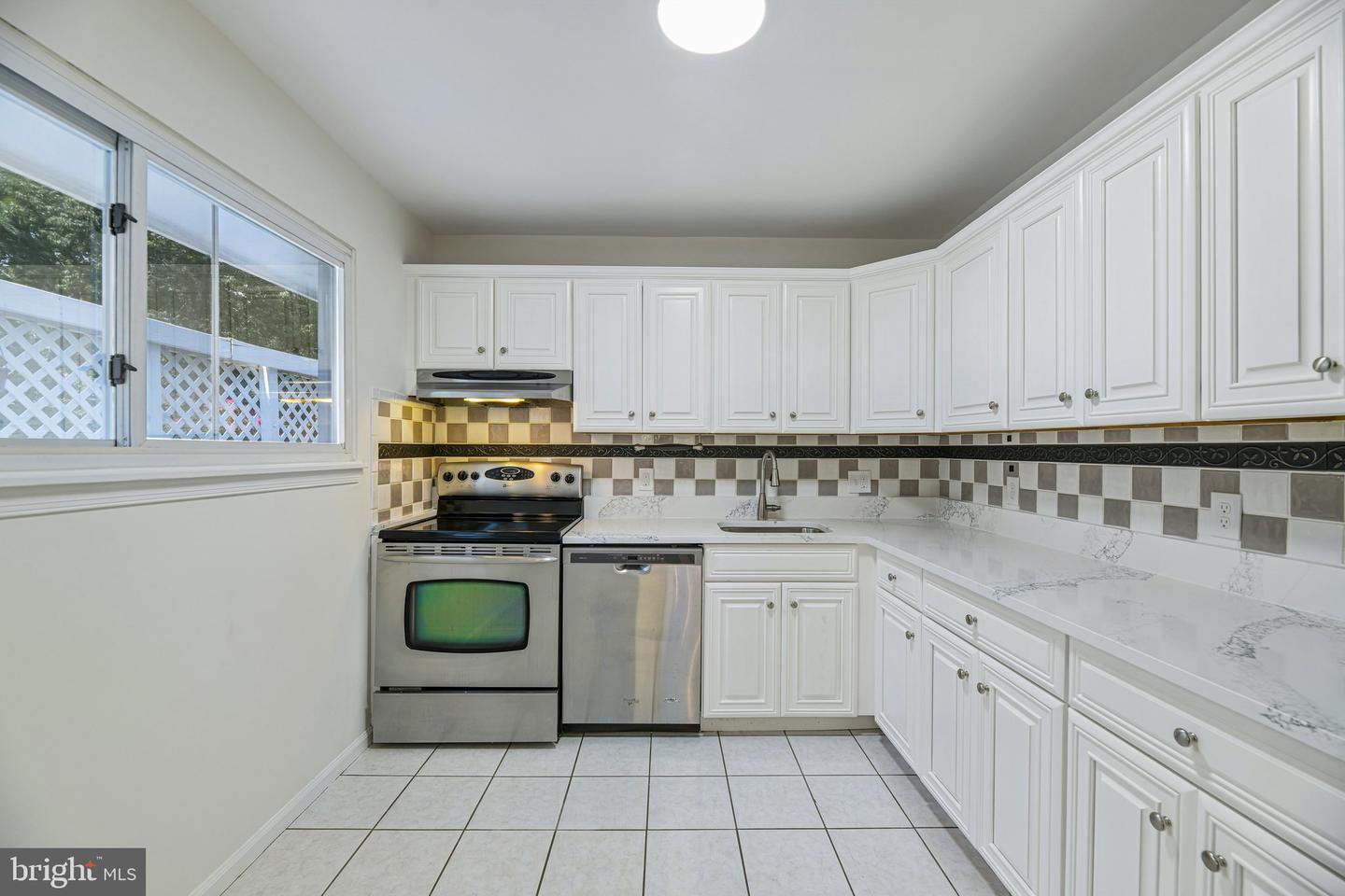 3004 Jamestown Ct Property Photo 15
