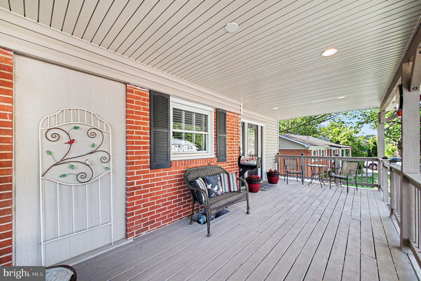 14337 Belleville Ave Property Photo 4
