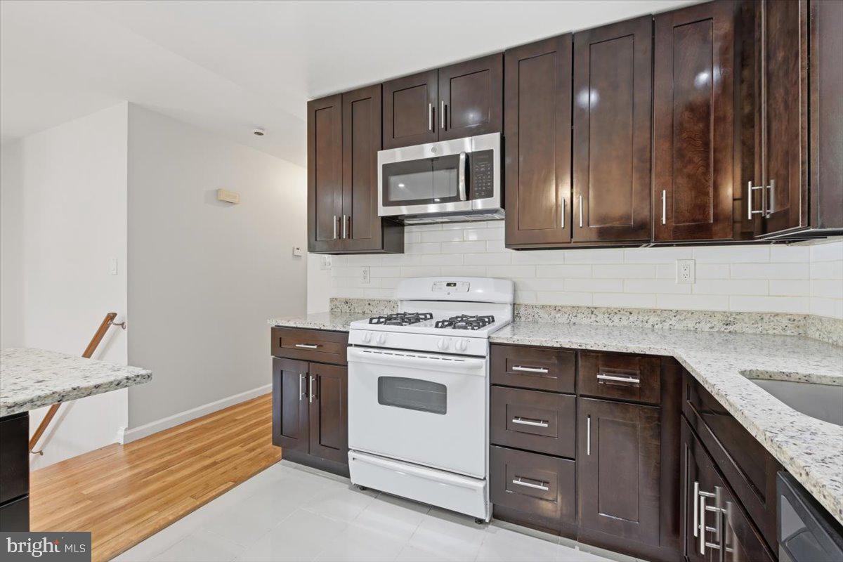 14716 Anderson St Property Photo 4
