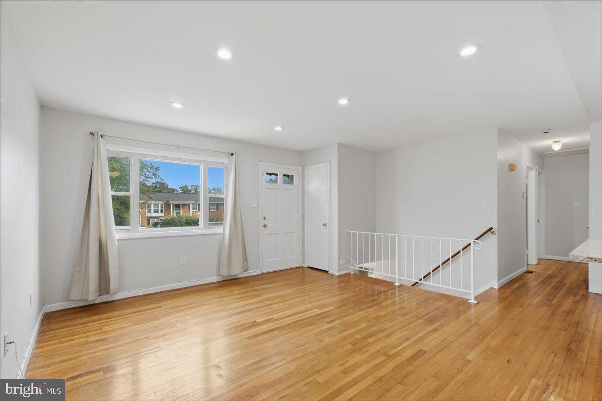 14716 Anderson St Property Photo 12
