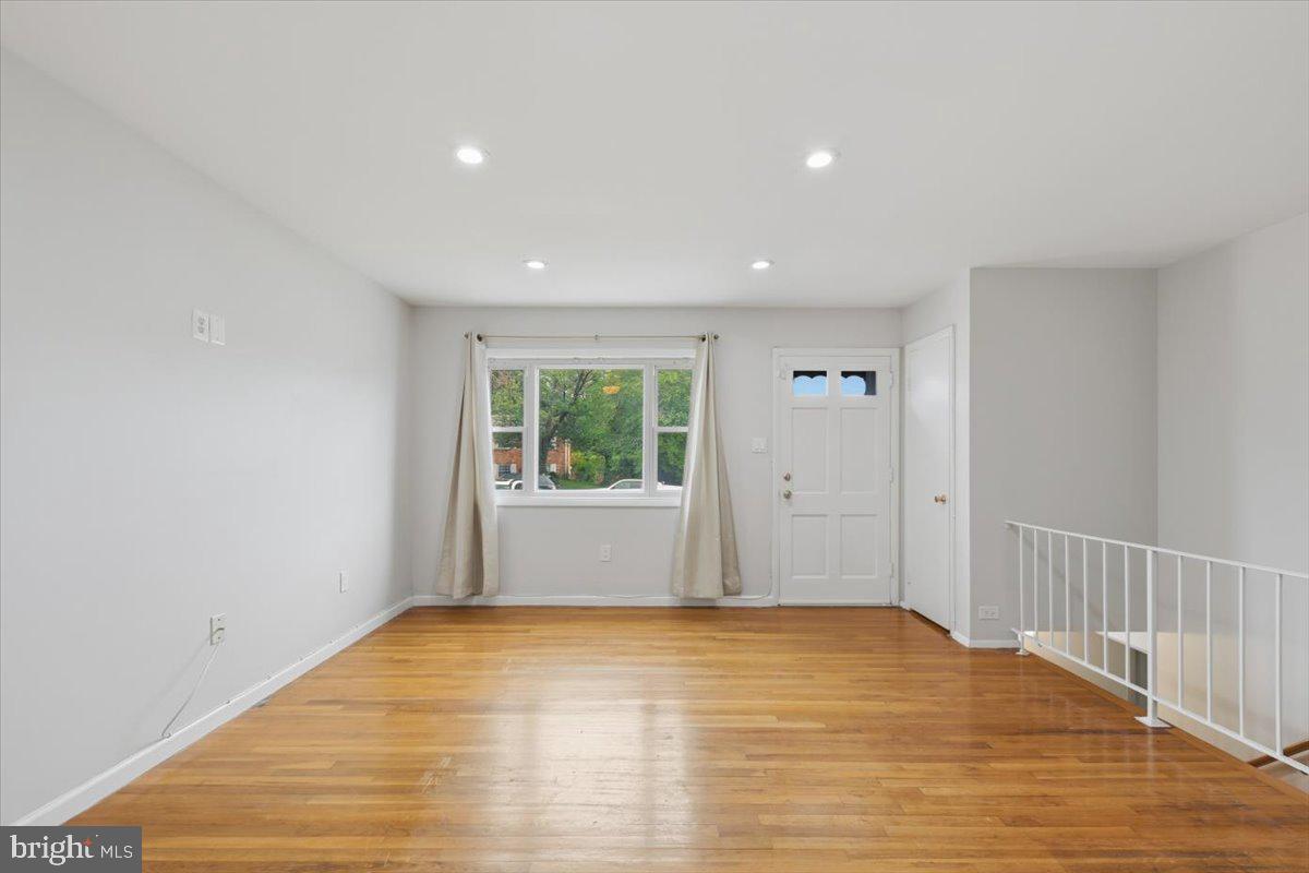 14716 Anderson St Property Photo 13