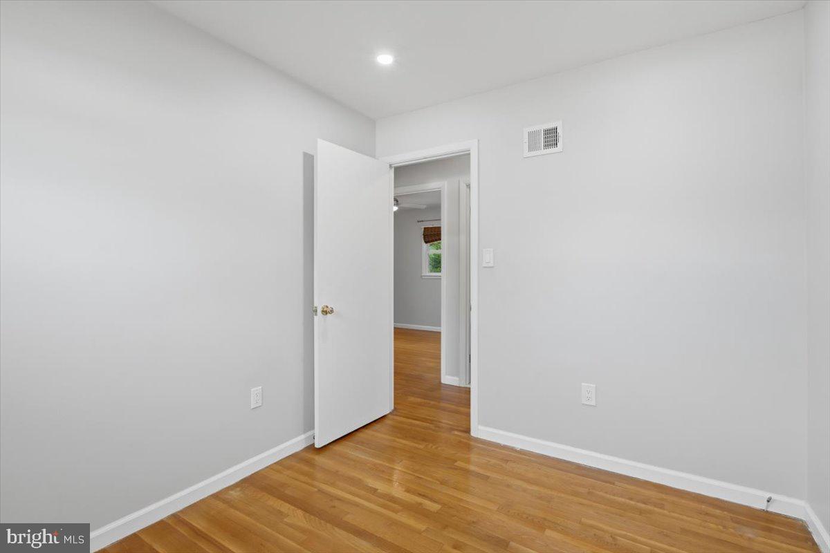 14716 Anderson St Property Photo 17