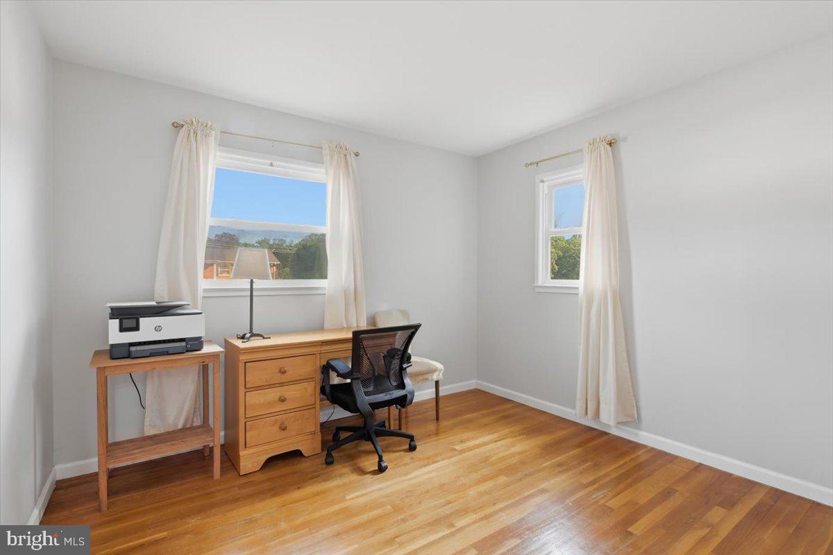 14716 Anderson St Property Photo 18
