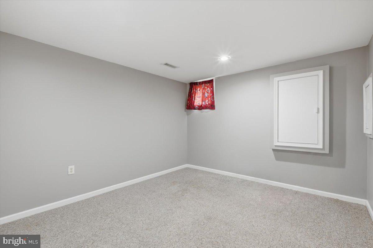14716 Anderson St Property Photo 23