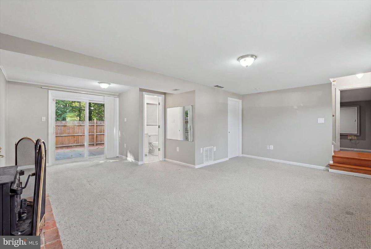 14716 Anderson St Property Photo 26