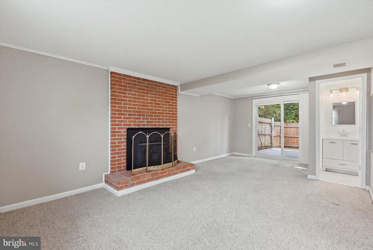 14716 Anderson St Property Photo 28