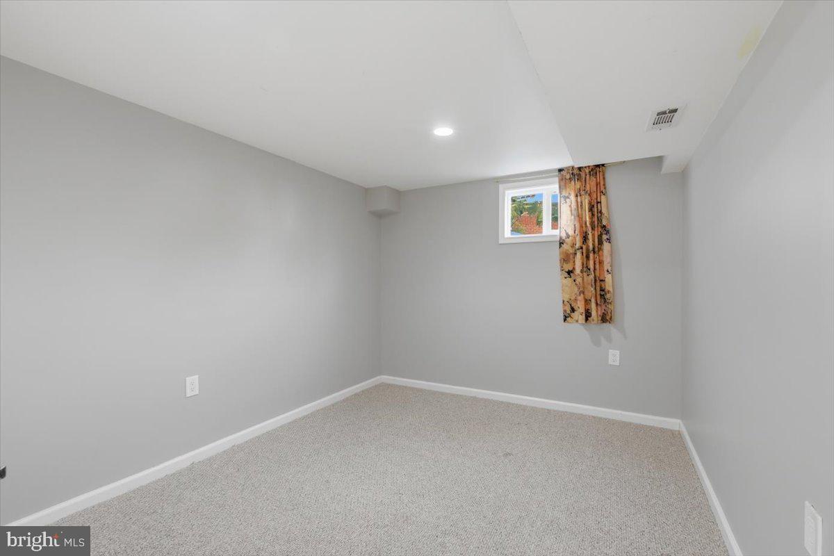 14716 Anderson St Property Photo 32
