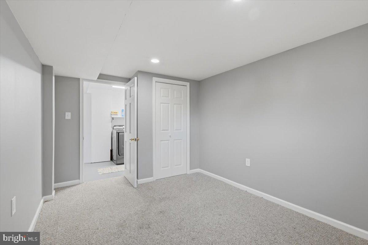 14716 Anderson St Property Photo 34