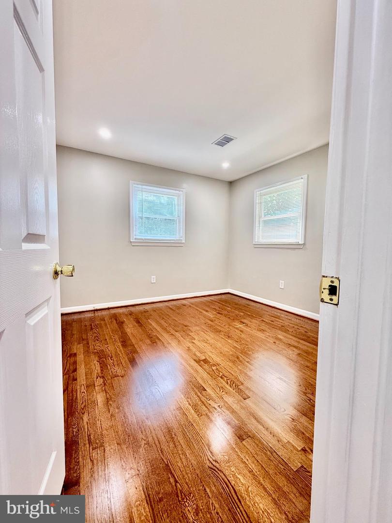 3931 Forestdale Ave Property Photo 4