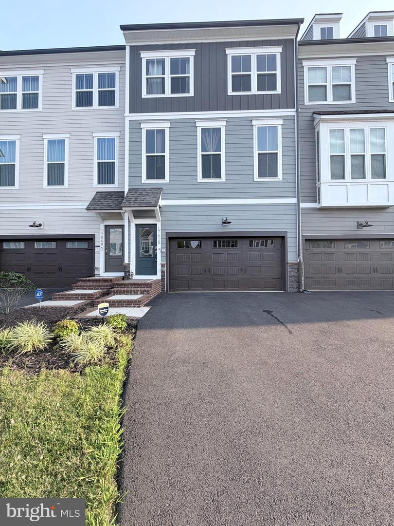 17958 WOODS OVERLOOK DR Property Photo 1