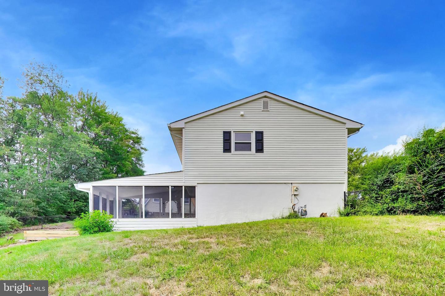4401 Kentmore Dr Property Photo 3
