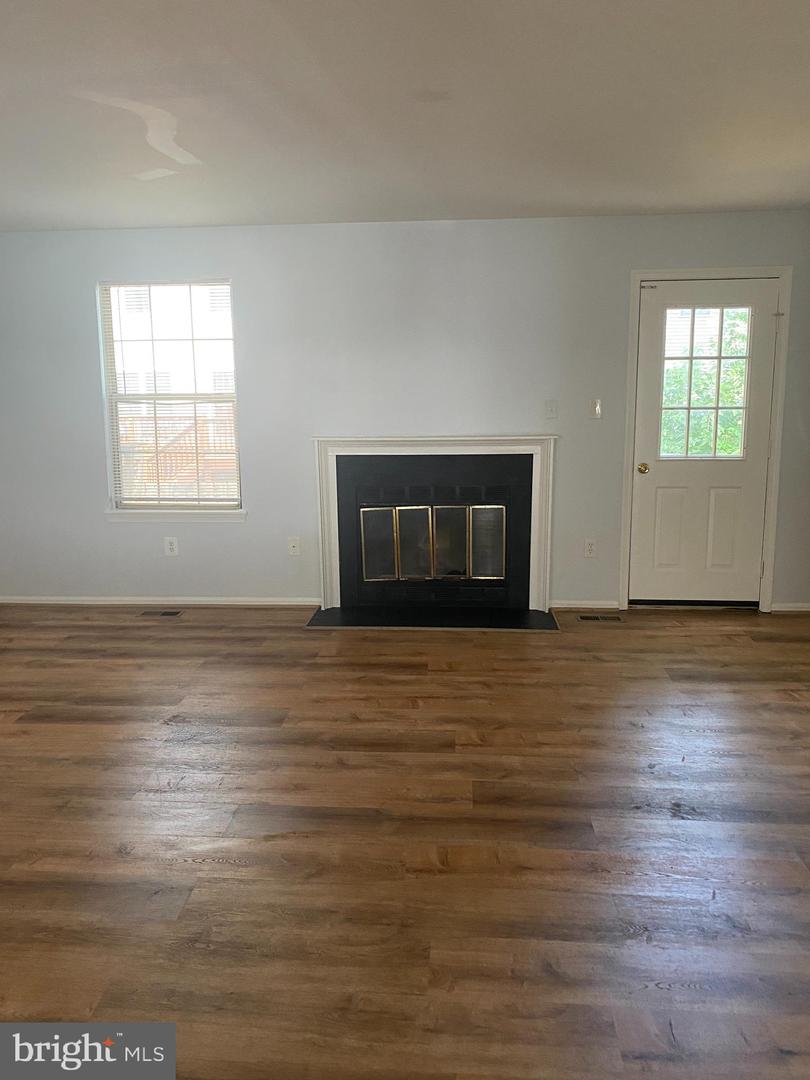 14919 Enterprise Ln Property Photo 2