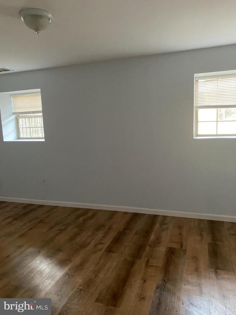 14919 Enterprise Ln Property Photo 5