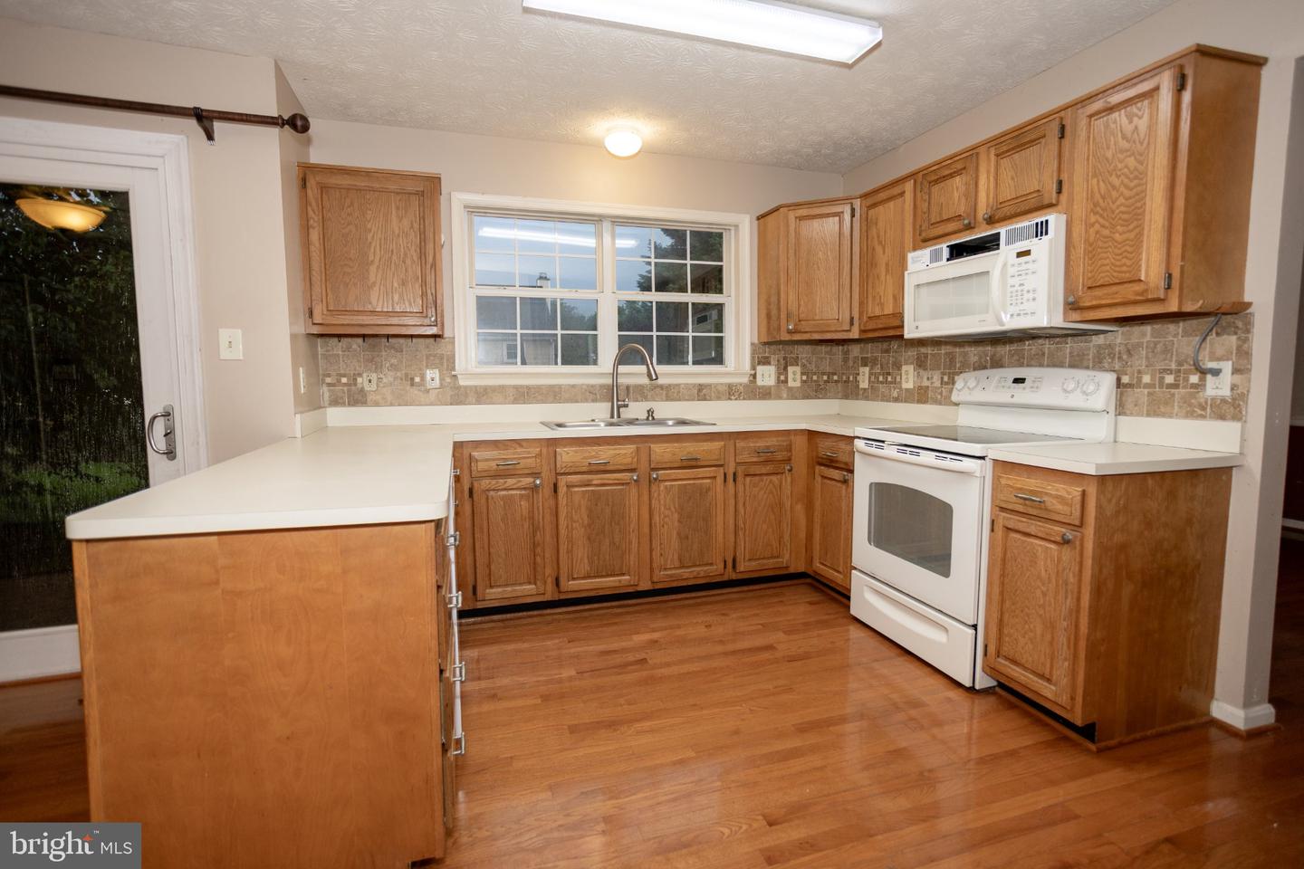 10412 Labrador Loop Property Photo 4