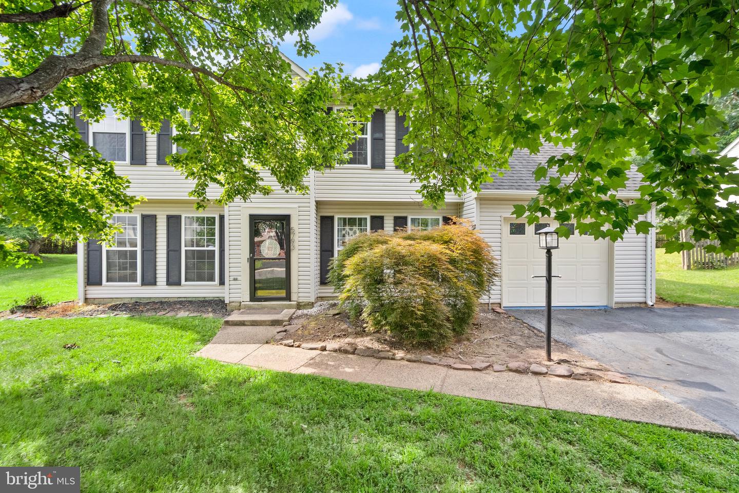 5793 Rockcliff Ln Property Photo 2