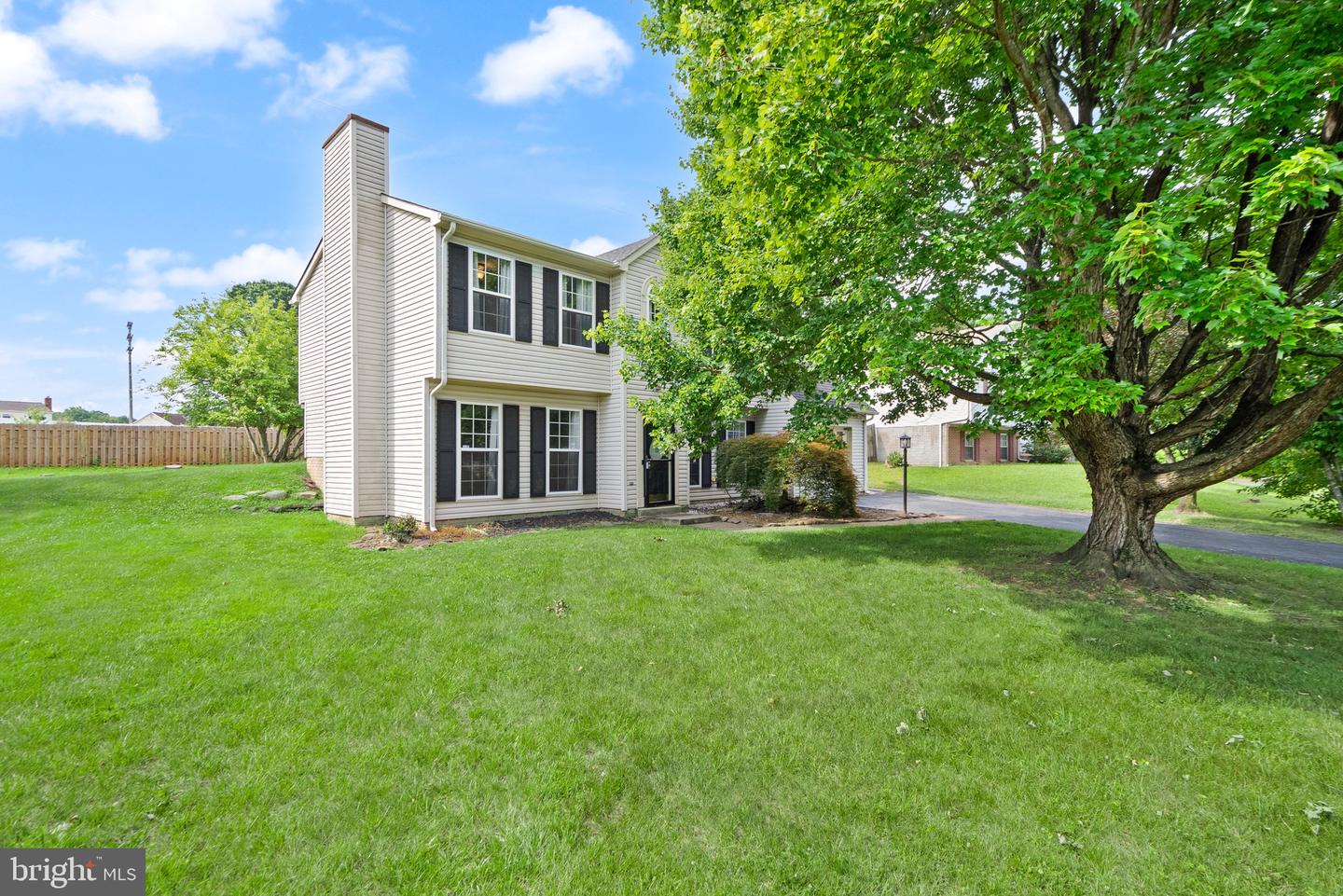 5793 Rockcliff Ln Property Photo 3