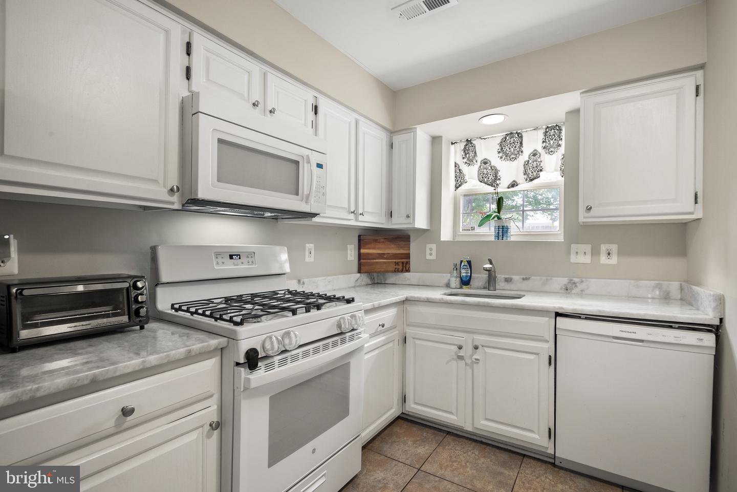 5793 Rockcliff Ln Property Photo 8