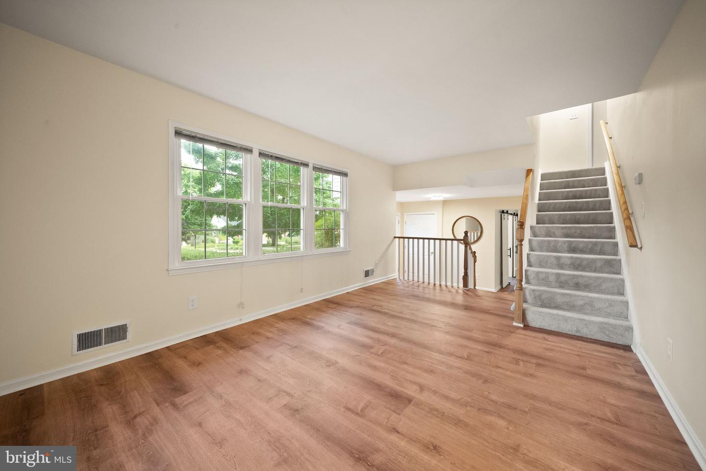 8212 Macbeth St Property Photo 9