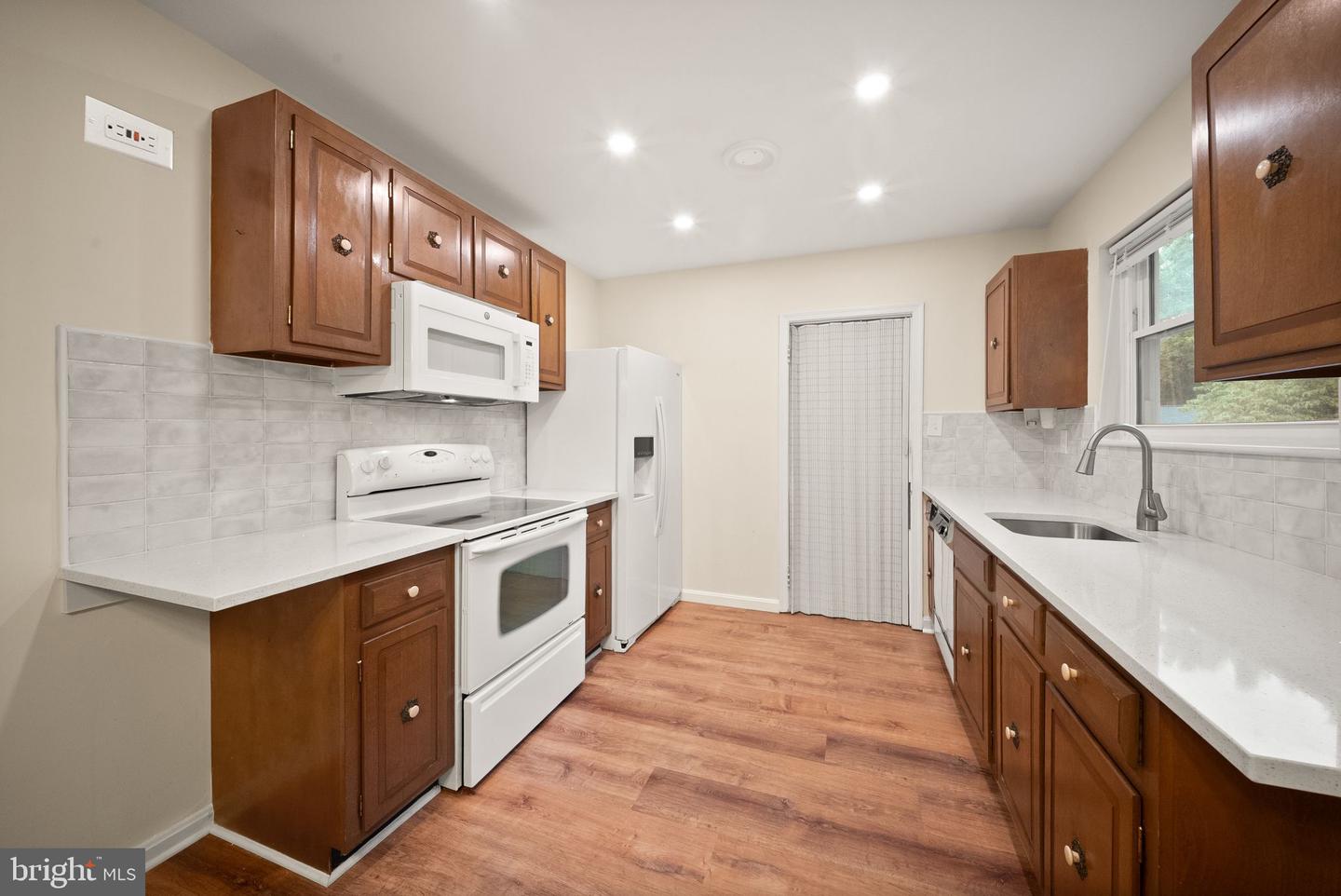 8212 Macbeth St Property Photo 11