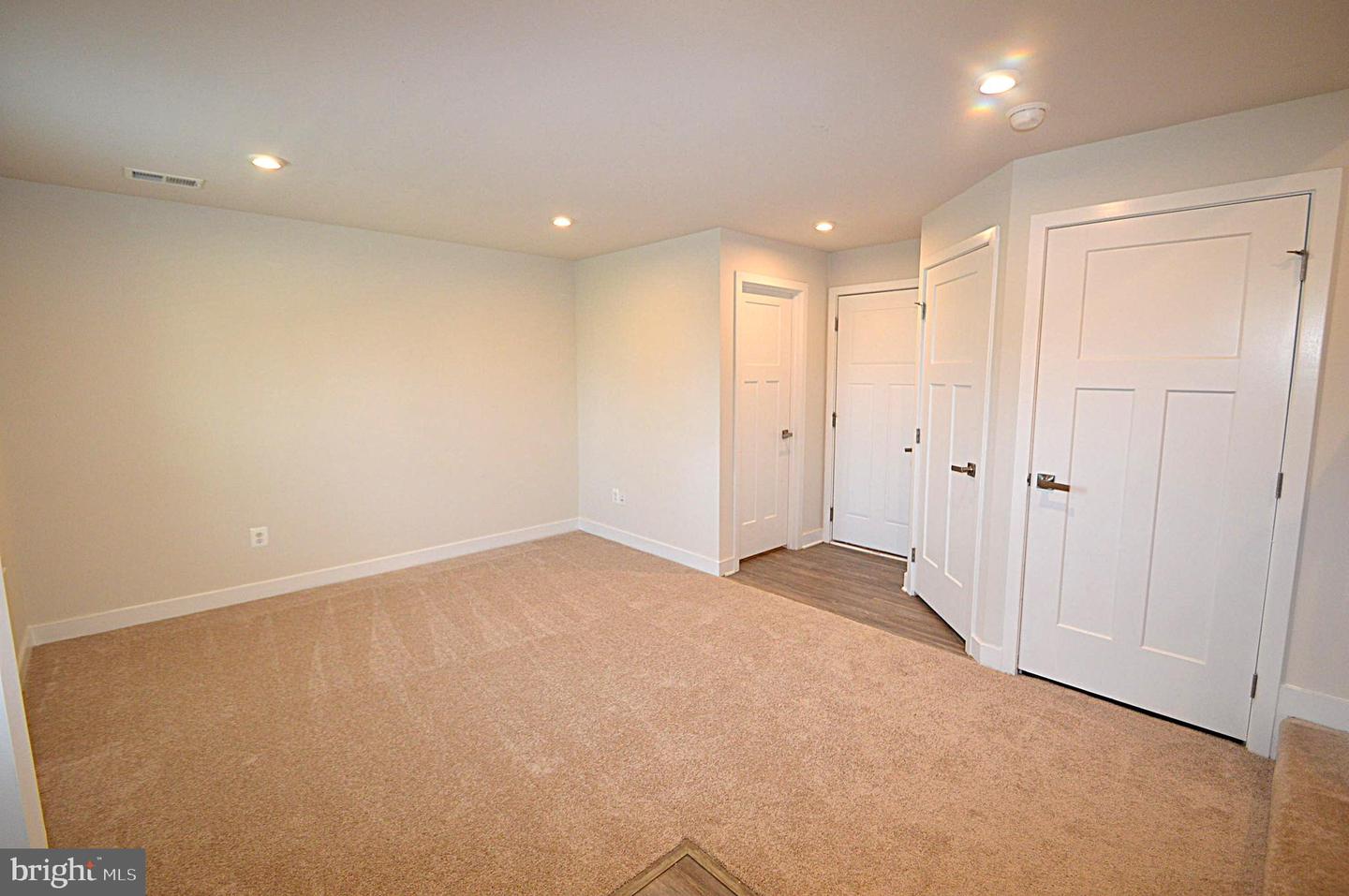 11328 Willow Green Cir Property Photo 3
