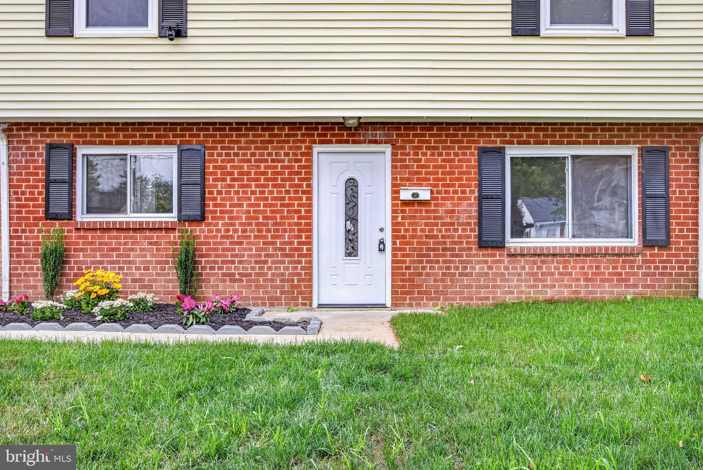 13208 Alison St Property Photo 3