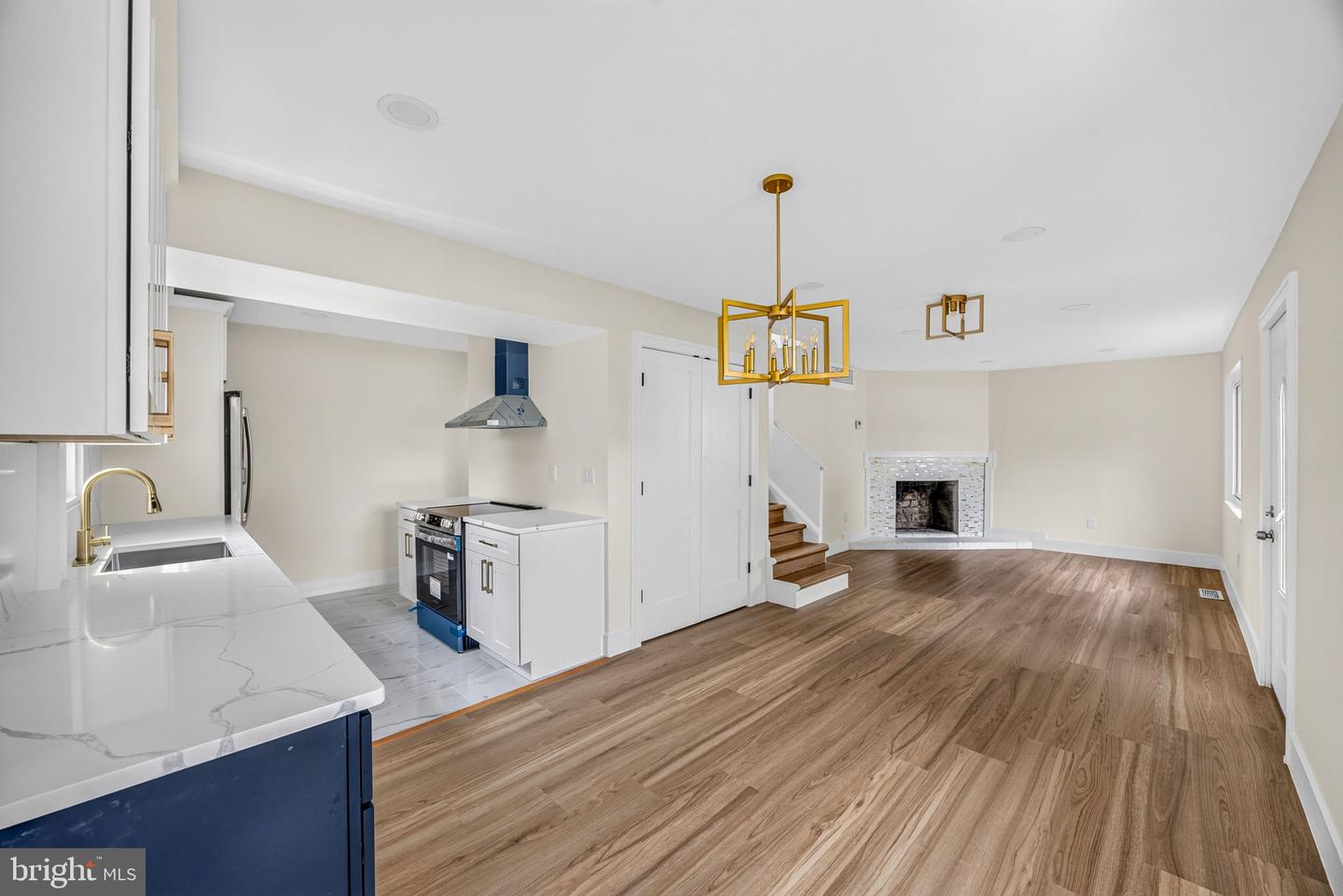 13208 Alison St Property Photo 5