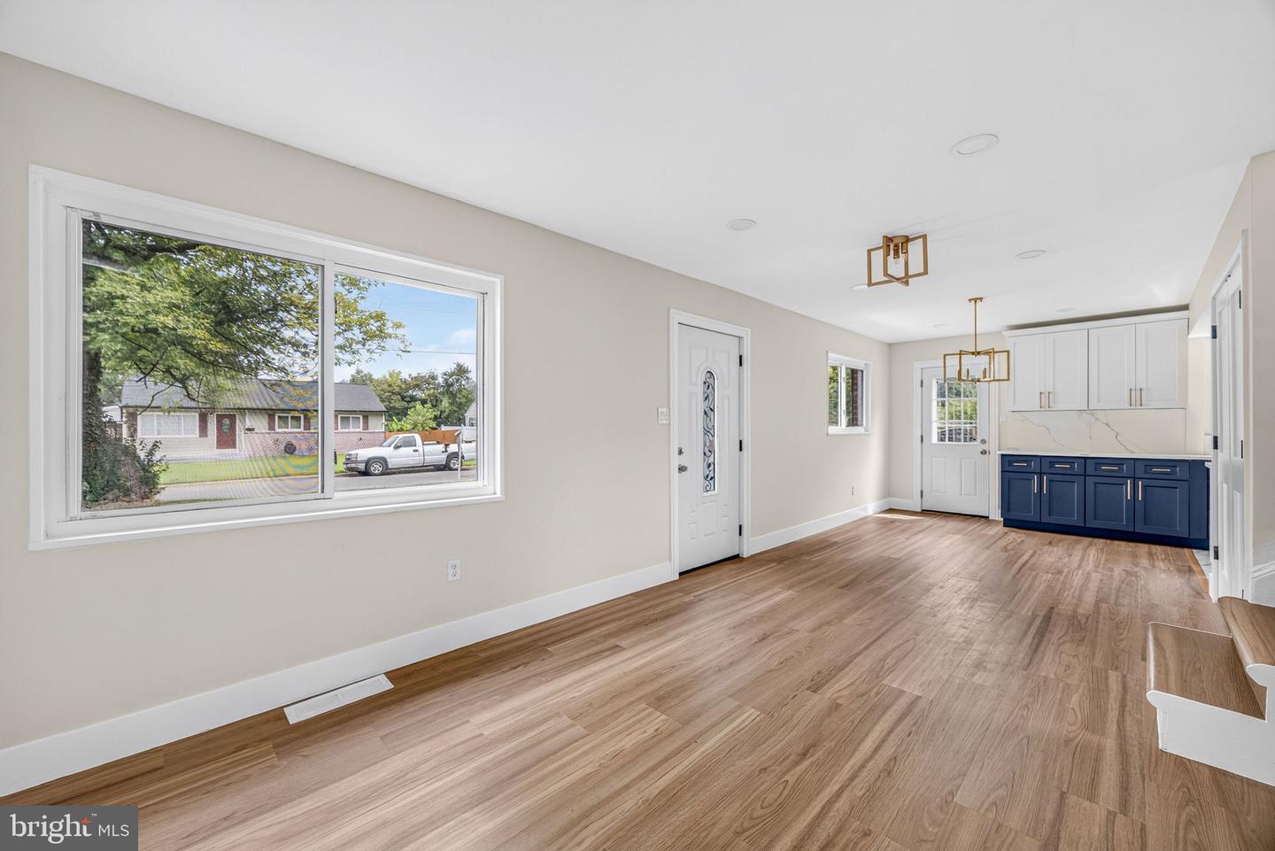 13208 Alison St Property Photo 6