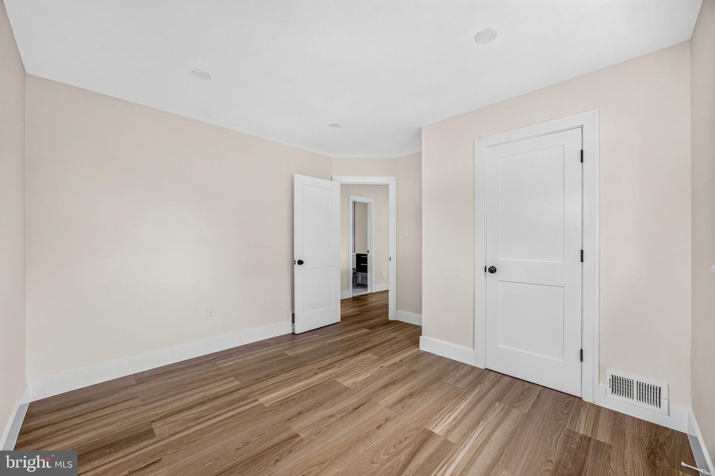 13208 Alison St Property Photo 12