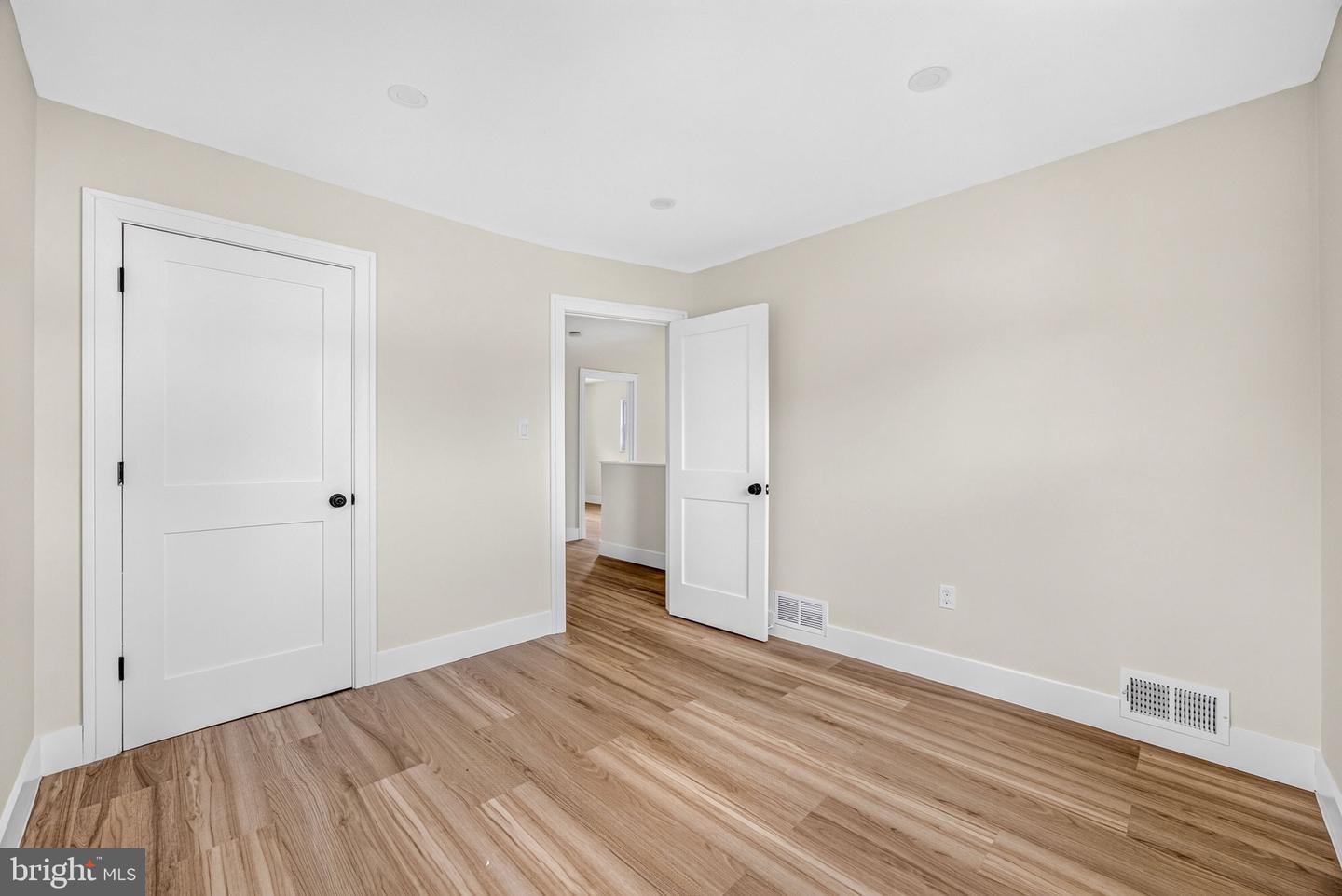 13208 Alison St Property Photo 13