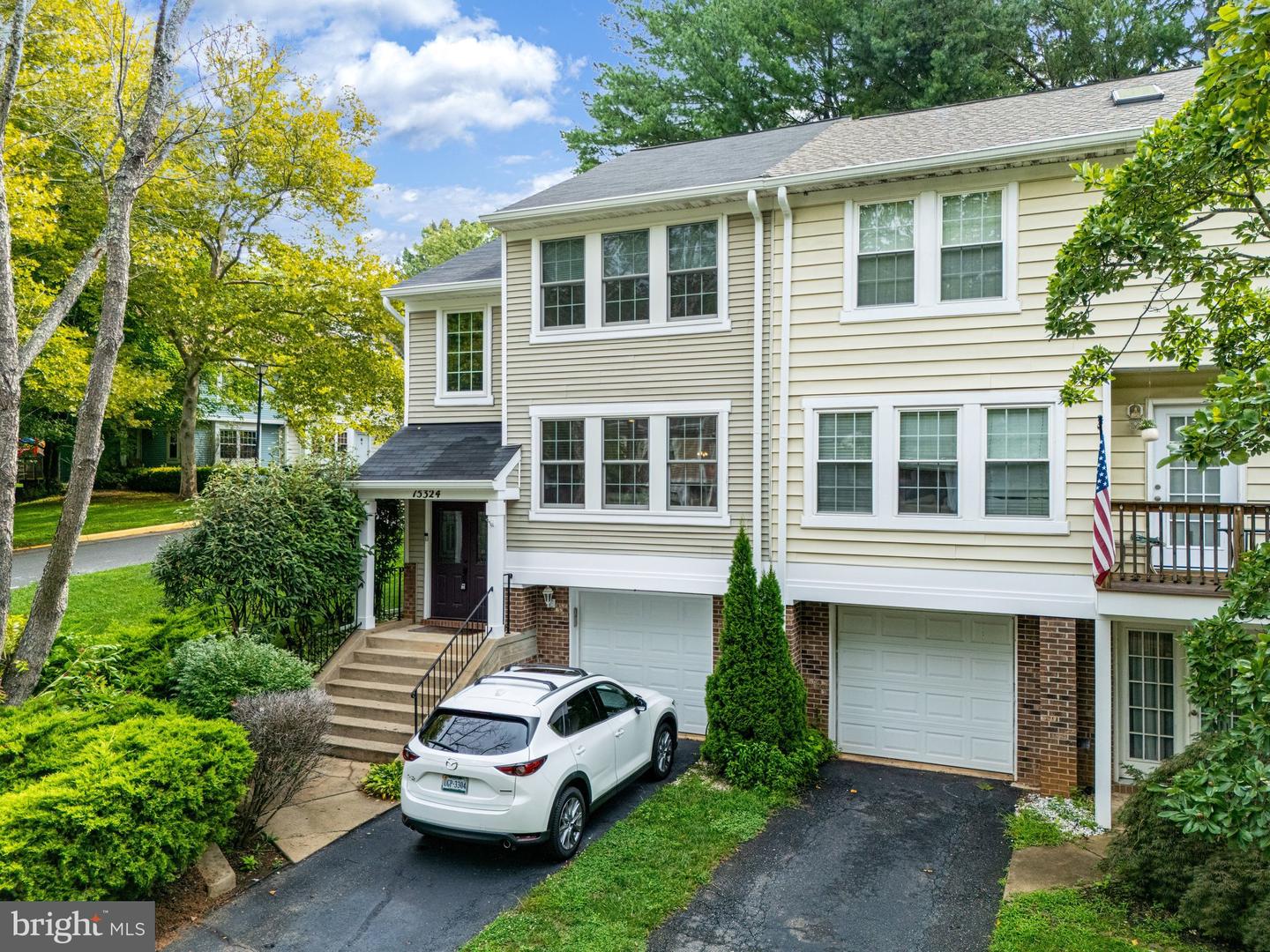 15324 Waters Edge Ct Property Photo 2