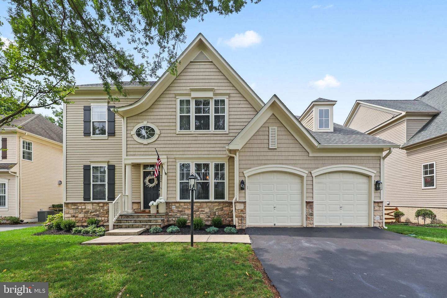 9054 ROARING SPRING LOOP Property Photo 1