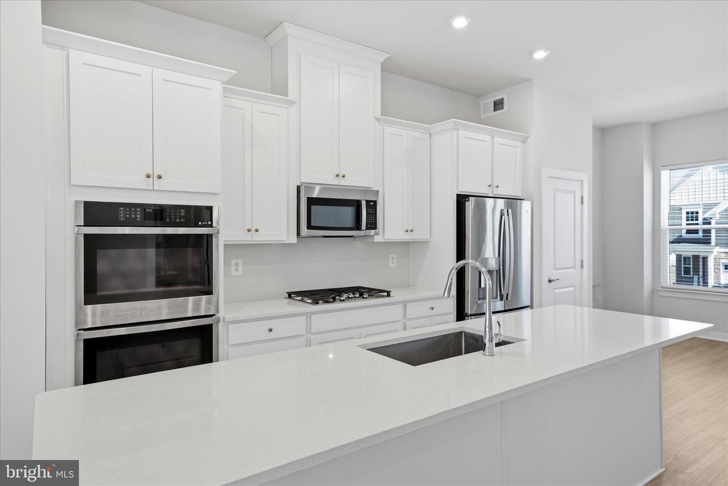 18351 Moss Garden Rd Property Photo 5