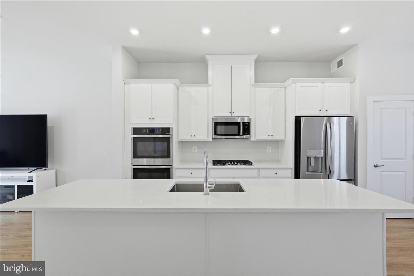 18351 Moss Garden Rd Property Photo 9
