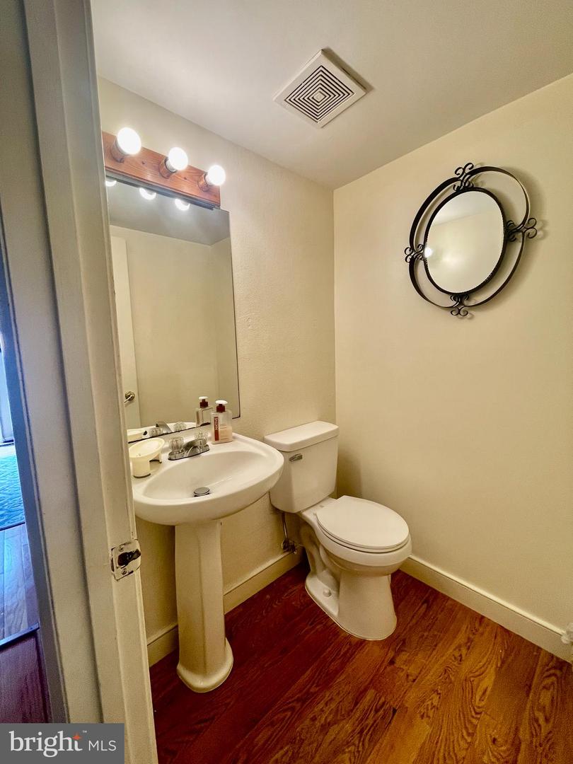14583 Earlham Ct Property Photo 8