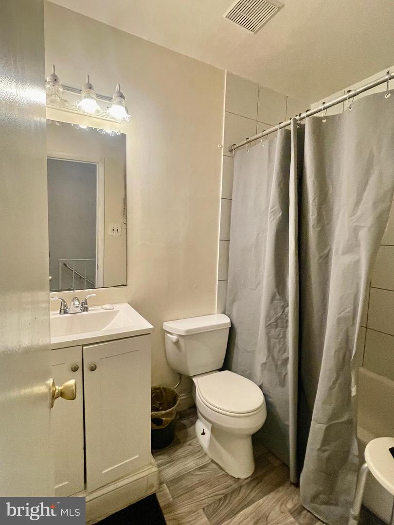 14583 Earlham Ct Property Photo 17