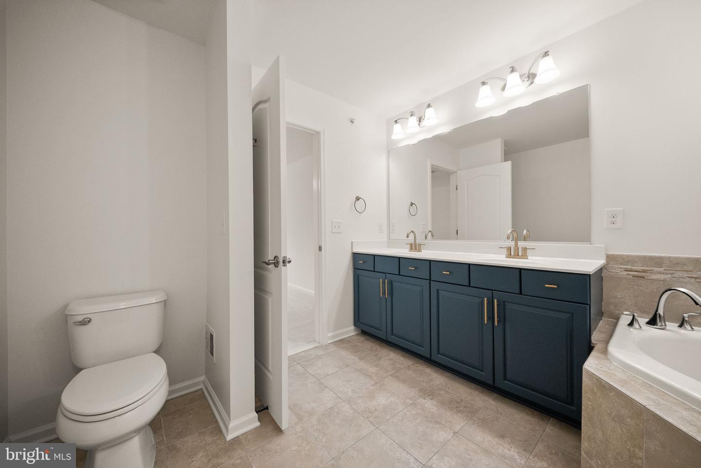 2289 Kew Gardens Dr Property Photo 32