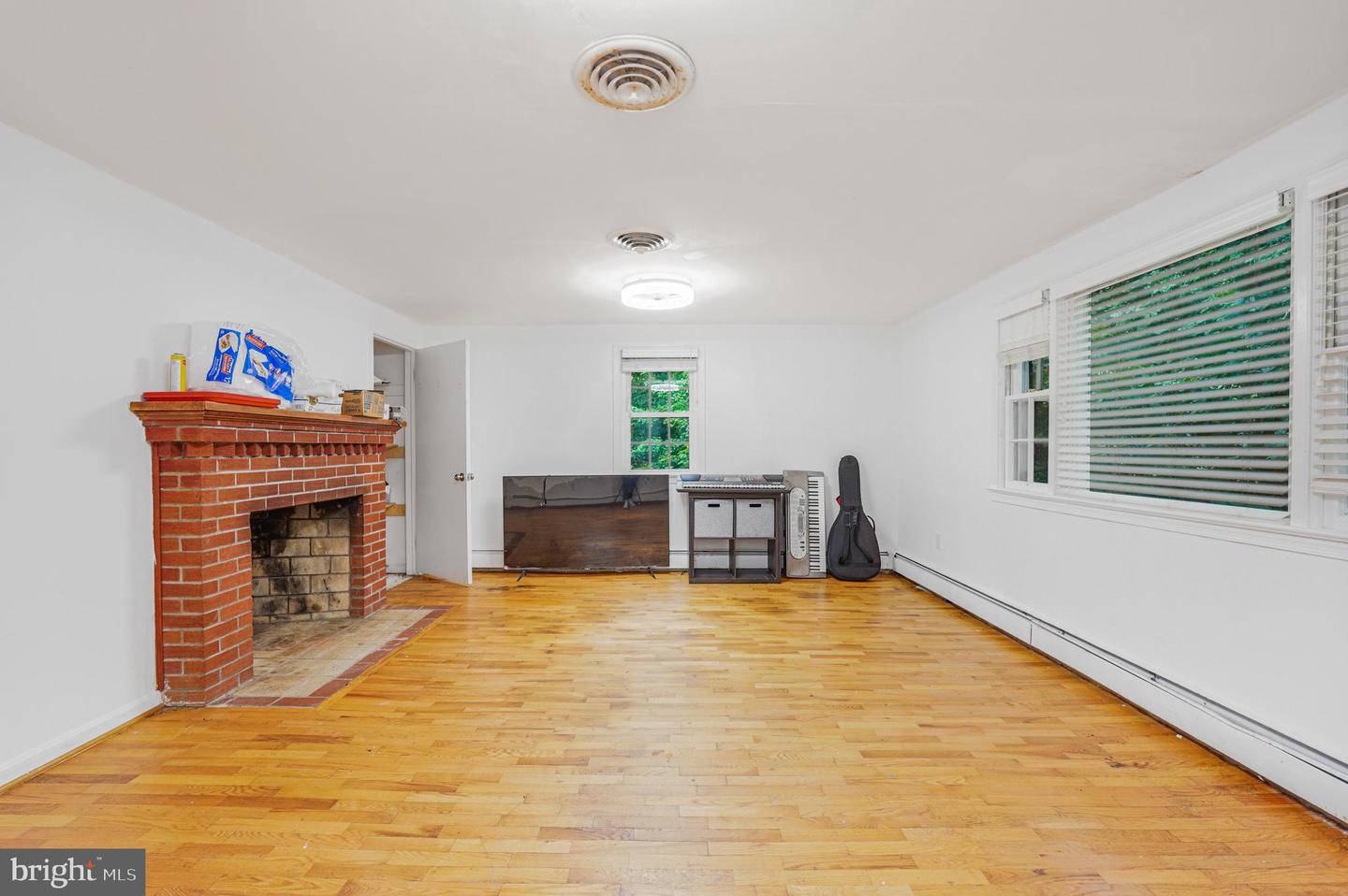 17724 Batestown Rd Property Photo 5