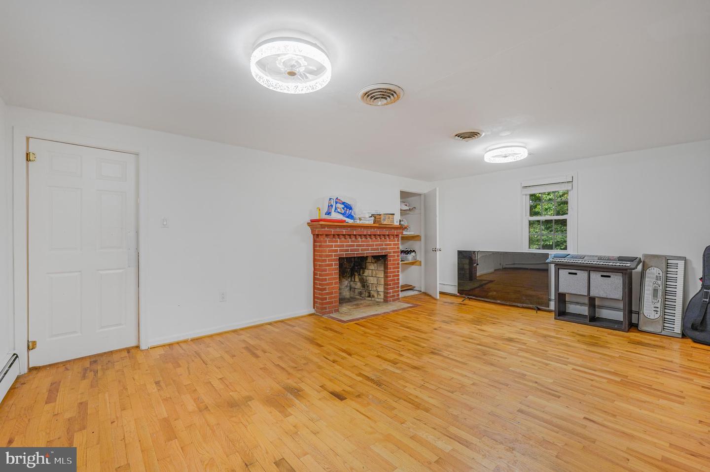 17724 Batestown Rd Property Photo 6