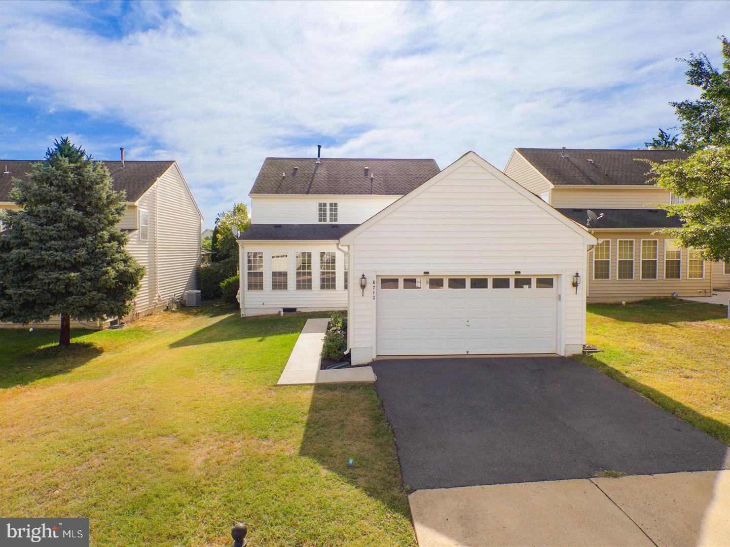 6713 Selbourne Ln Property Photo 8