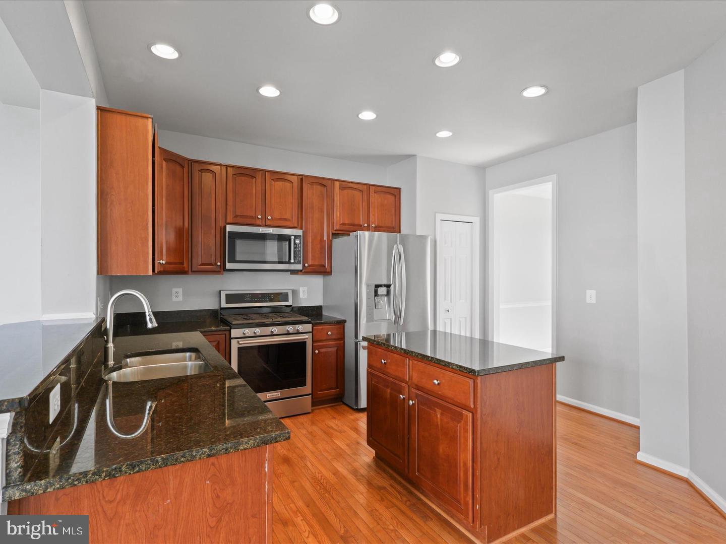 6713 Selbourne Ln Property Photo 38