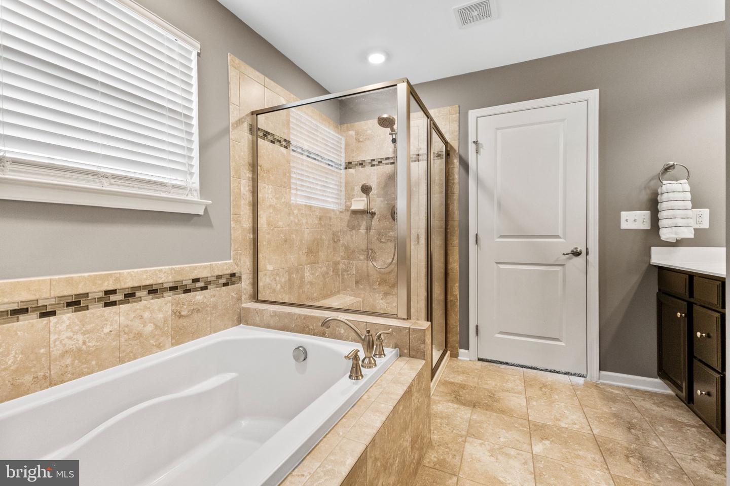 12380 Southington Dr Property Photo 28