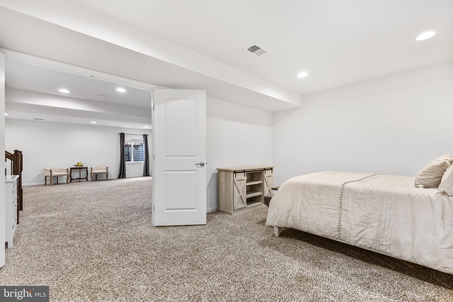 12380 Southington Dr Property Photo 45