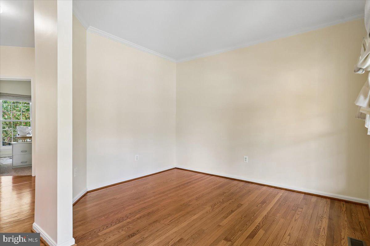 12303 Grimsby Ln Property Photo 6
