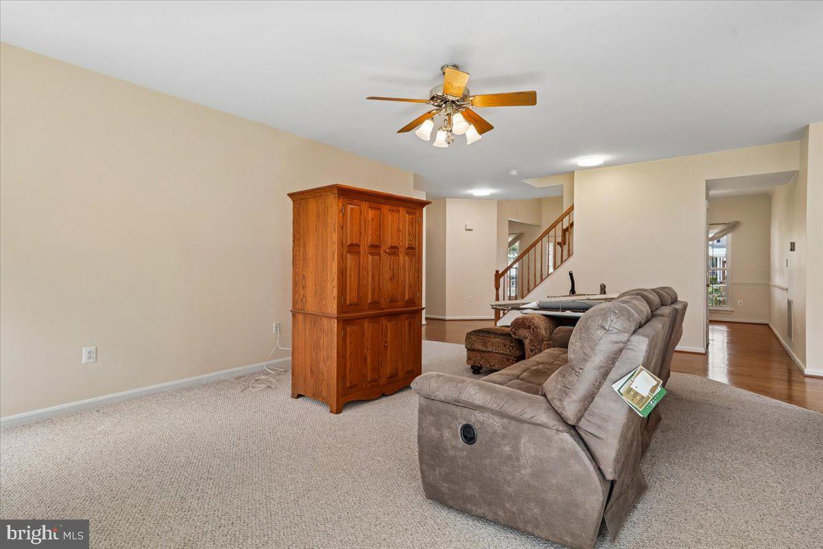 12303 Grimsby Ln Property Photo 9