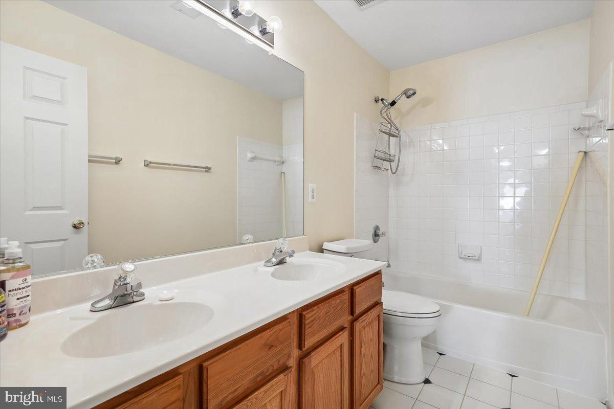 12303 Grimsby Ln Property Photo 10