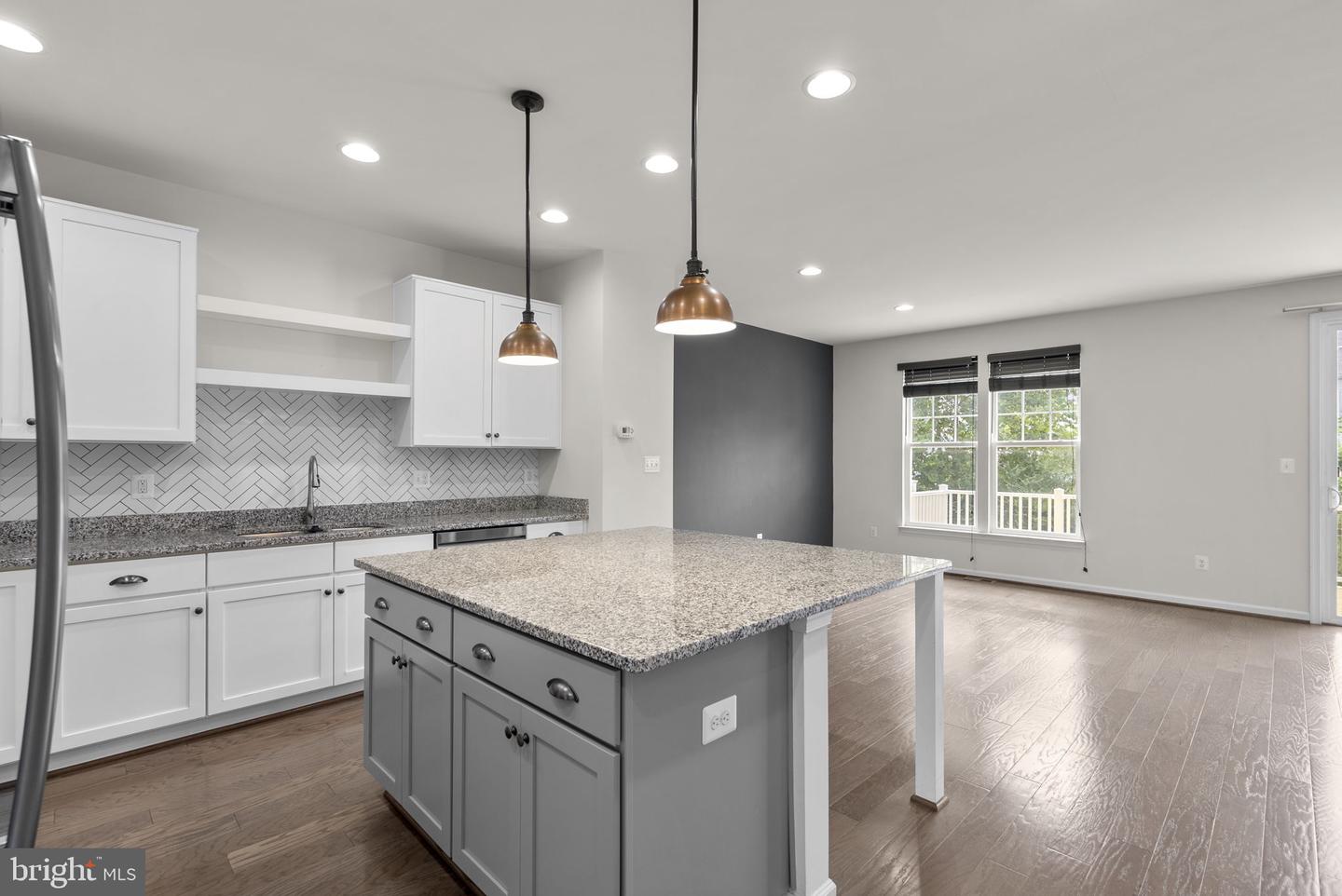 8211 Handsome Joe Ln Property Photo 4