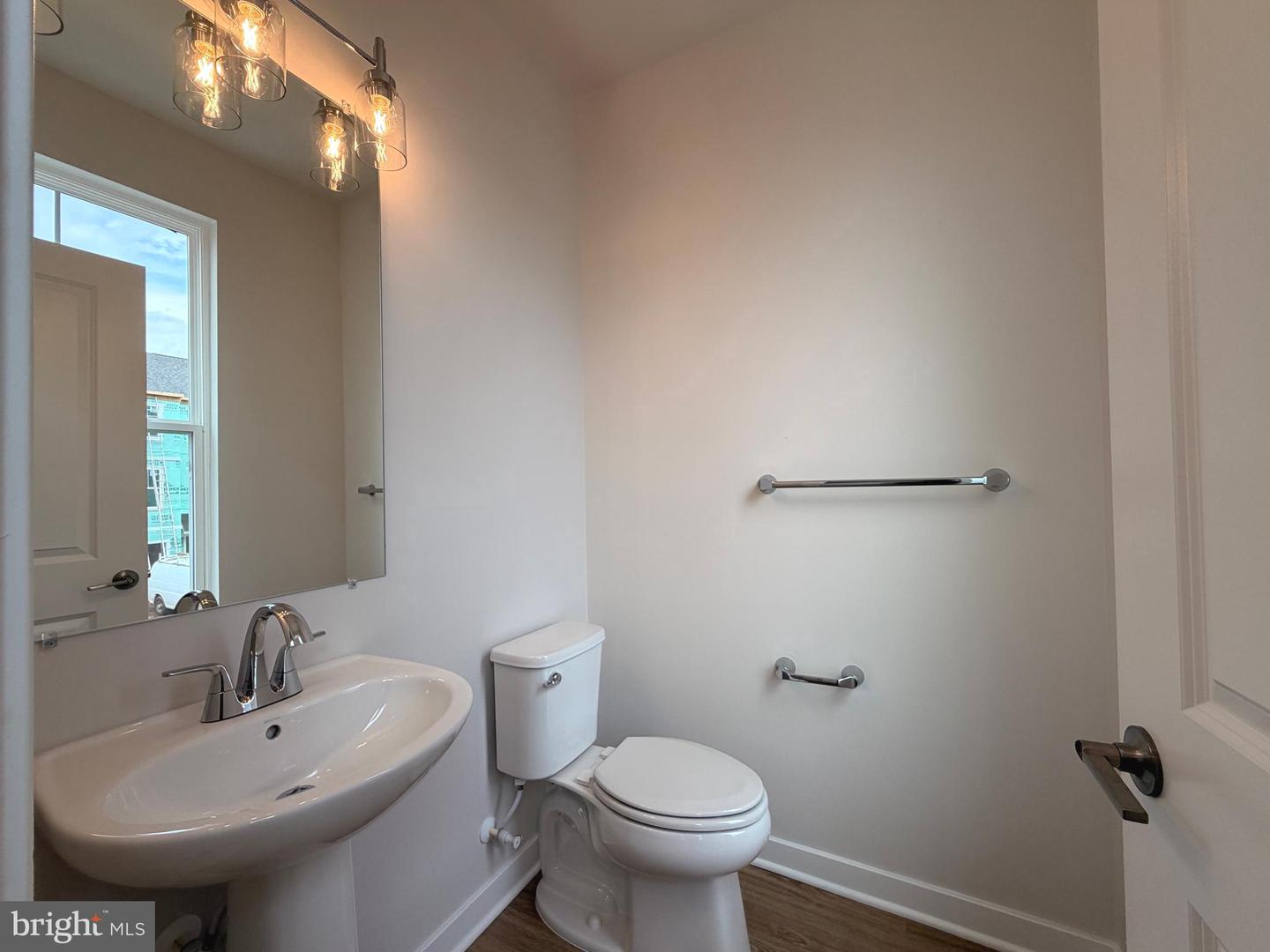 8889 Queensferry Rd Property Photo 14