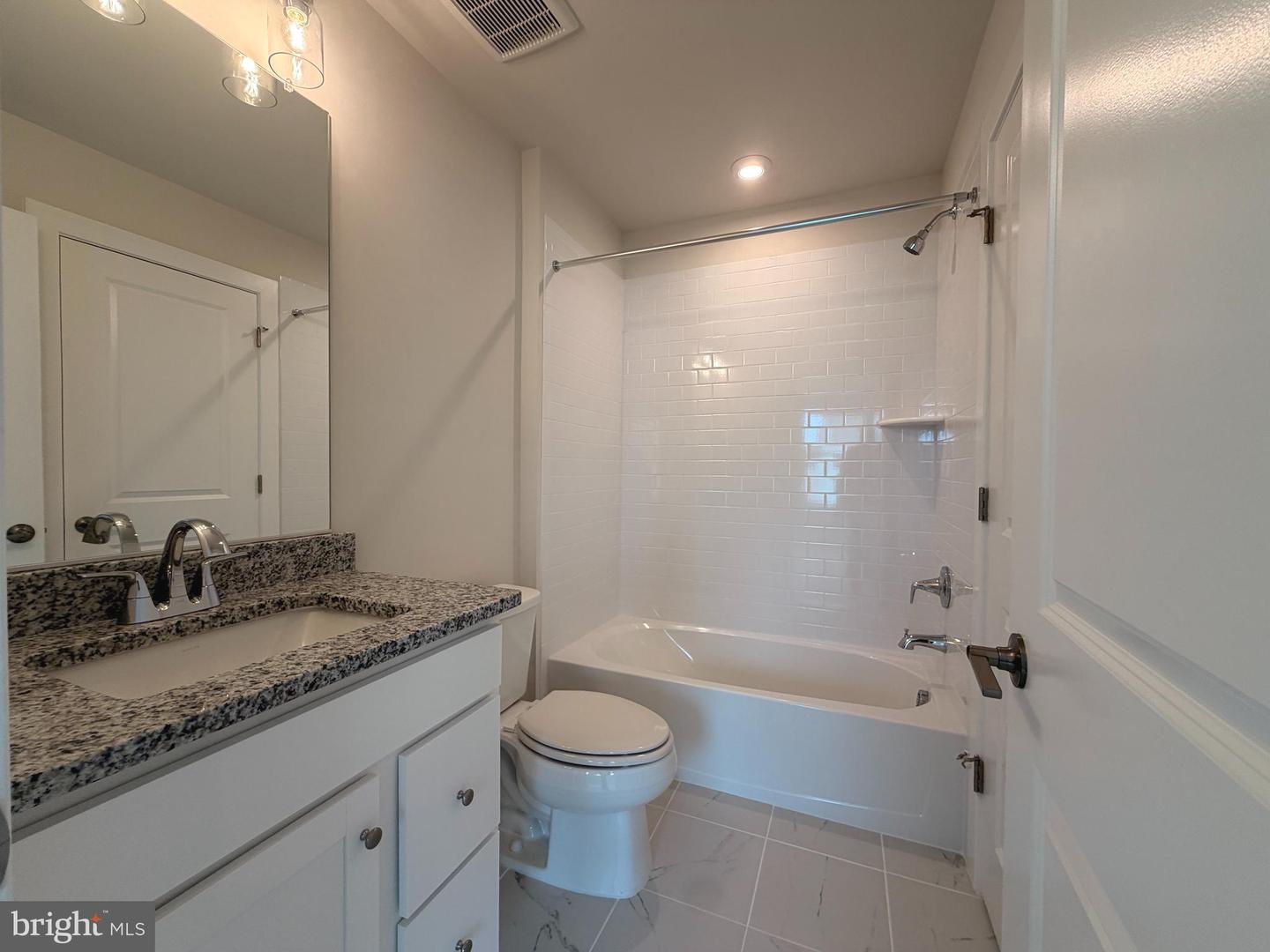 8889 Queensferry Rd Property Photo 18